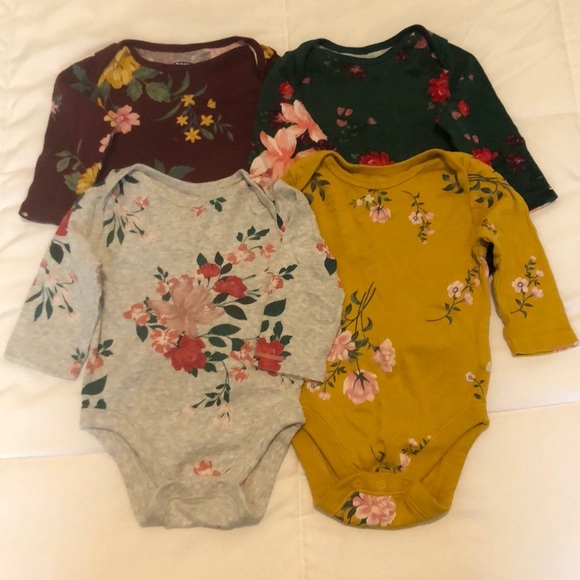 OLD NAVY 4- Pack bodysuits - Picture 1 of 8